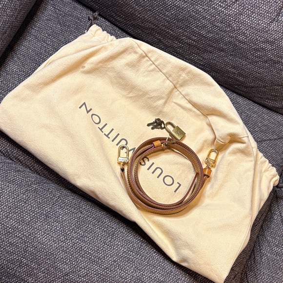 Louis Vuitton Speedy 35 Monogram Bag - Picture 16 of 16